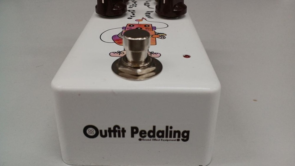 Outfit Pedaling Robots-Distortion Effector No.nm280