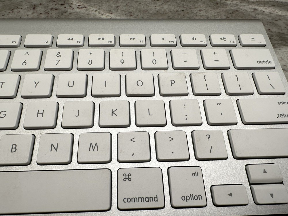 Genuine Apple Wireless Bluetooth Keyboard Model A1314