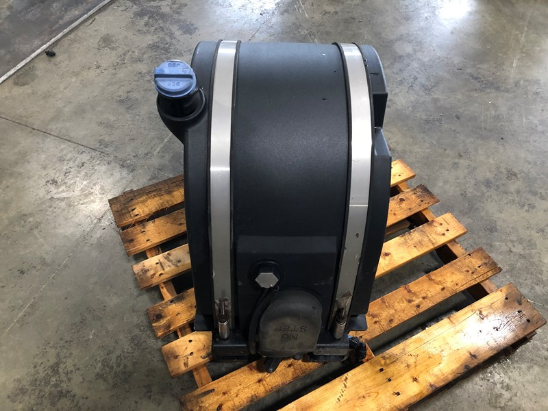 2014 Kenworth T680 DEF Tank (657-10200)