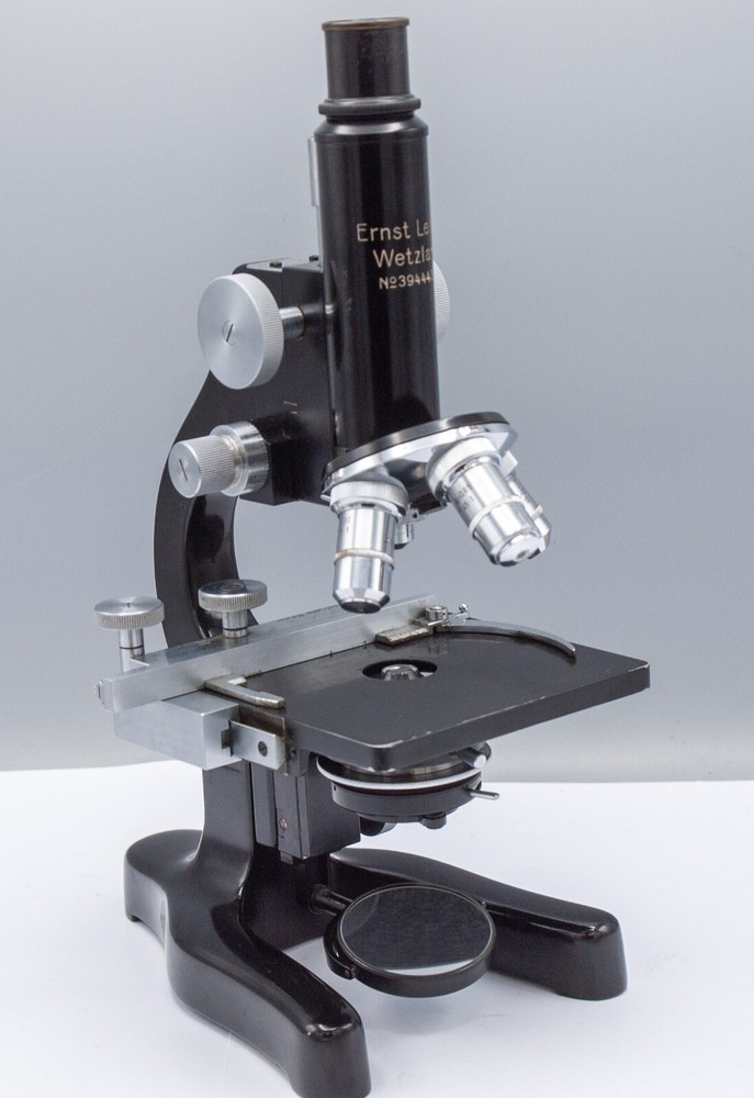 1945 - Ernst Leitz Wetzlar Compound Microscope w/ Case, 4 Objectives, Accs