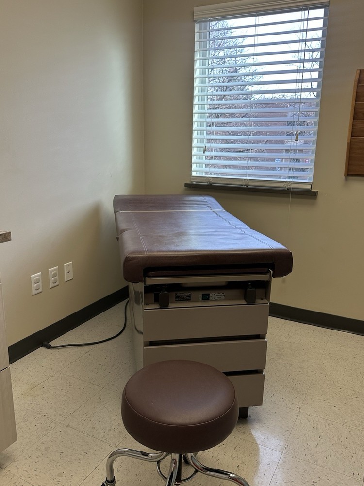 Midmark Ritter 104 Exam Table