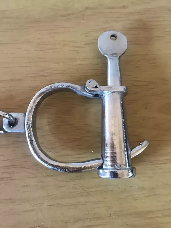 Cast -Iron Handcuffs Silver Working Bethlehem Handcuff With key