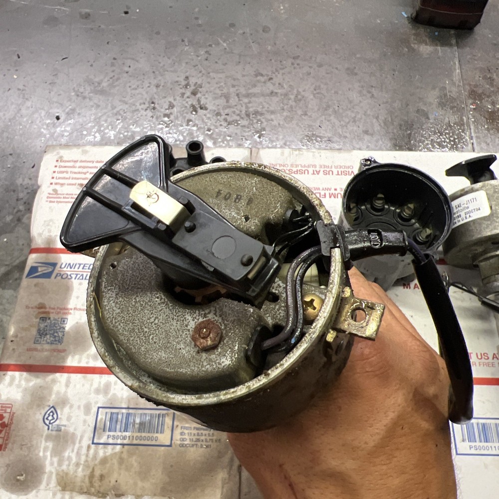 Prestolite marine V8 engine distributors