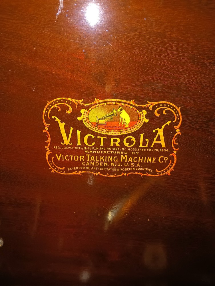 1925 VICTROLA Record Player