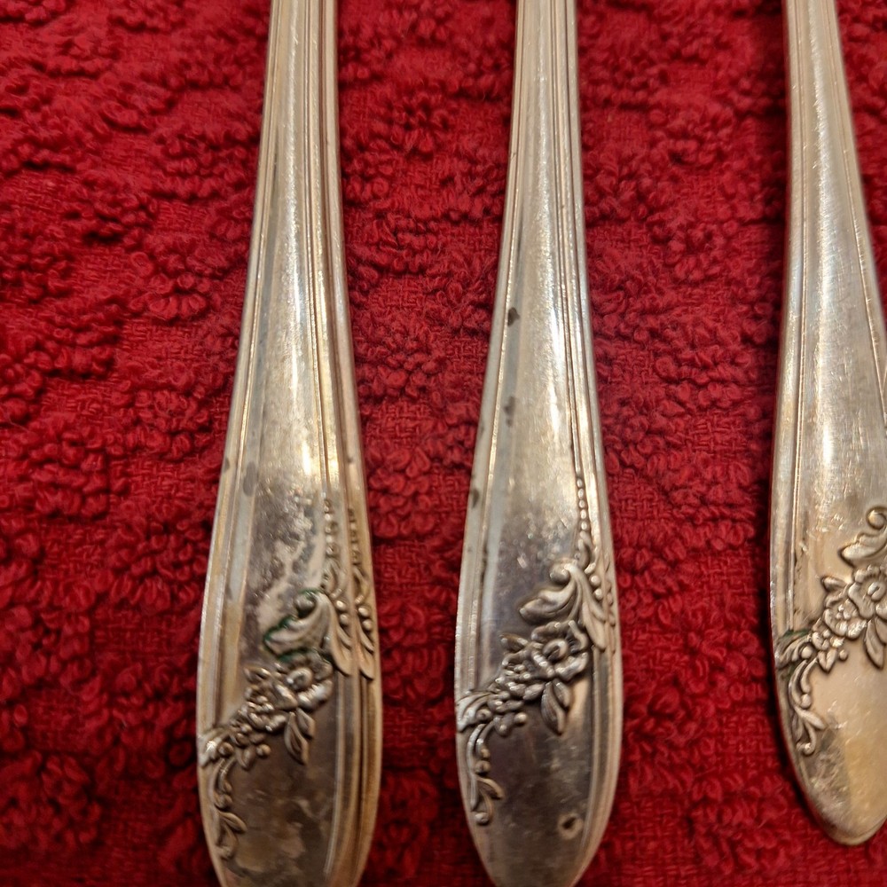10 SILVER PLATE TEA SPOONS QUEEN BESS 11 PATTERN ONEIDA COMMUNITY