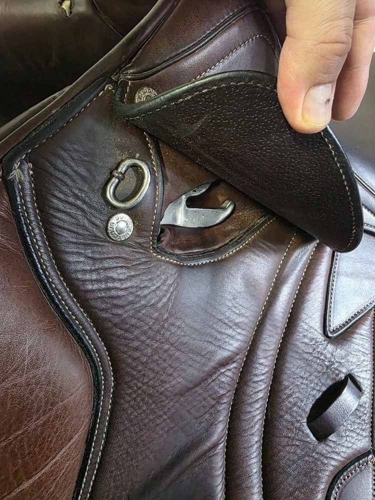 Devoucoux Brown Leather Jump Saddle + Wall Mount Rack