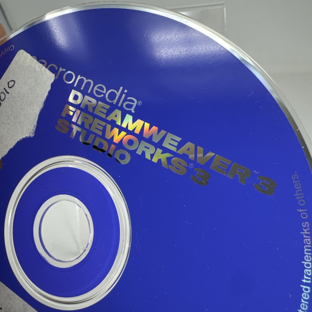 Macromedia Dreamweaver 3 & Fireworks 3 Studio - CD + Serial Number