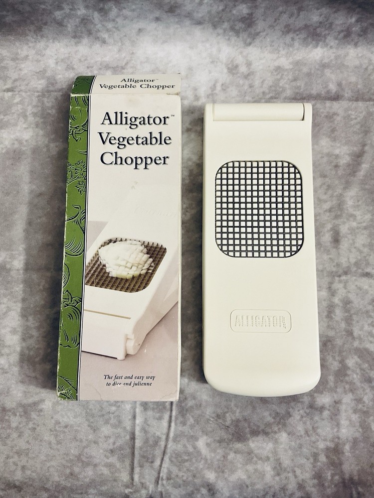 2004 WILLIAMS SONOMA ALLIGATOR VEGETABLE CHOPPER
