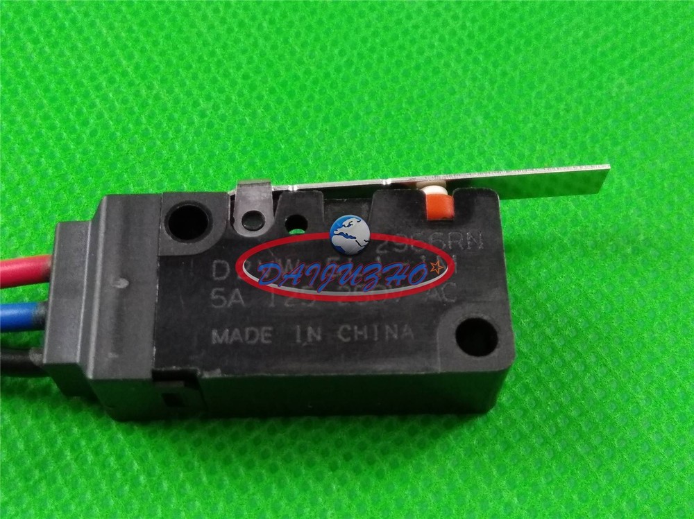 New One D2VW-5L1-1M Omron Miniature Basic Switch