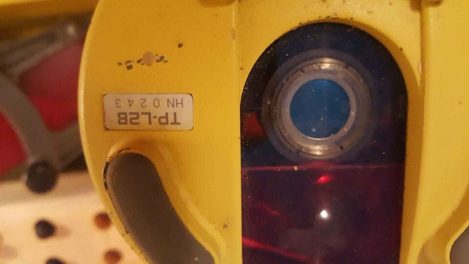 topcon laser TP-L2B pipe laser. Used condition. Comes with hard case.