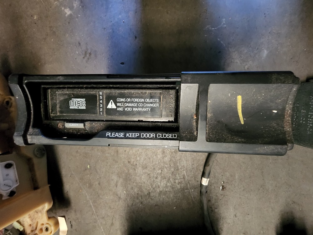 1998-1999-2000-2001-2002 LINCOLN CONTINENTAL CD CHANGER