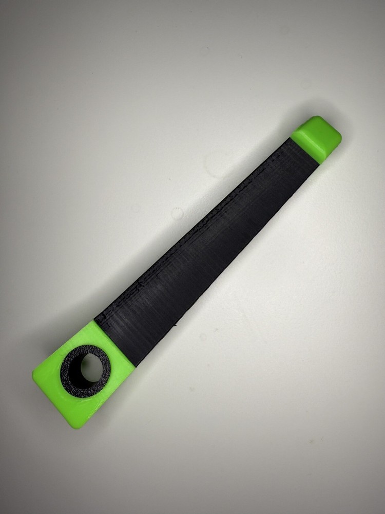 Headrest bow hanger with rubber insert