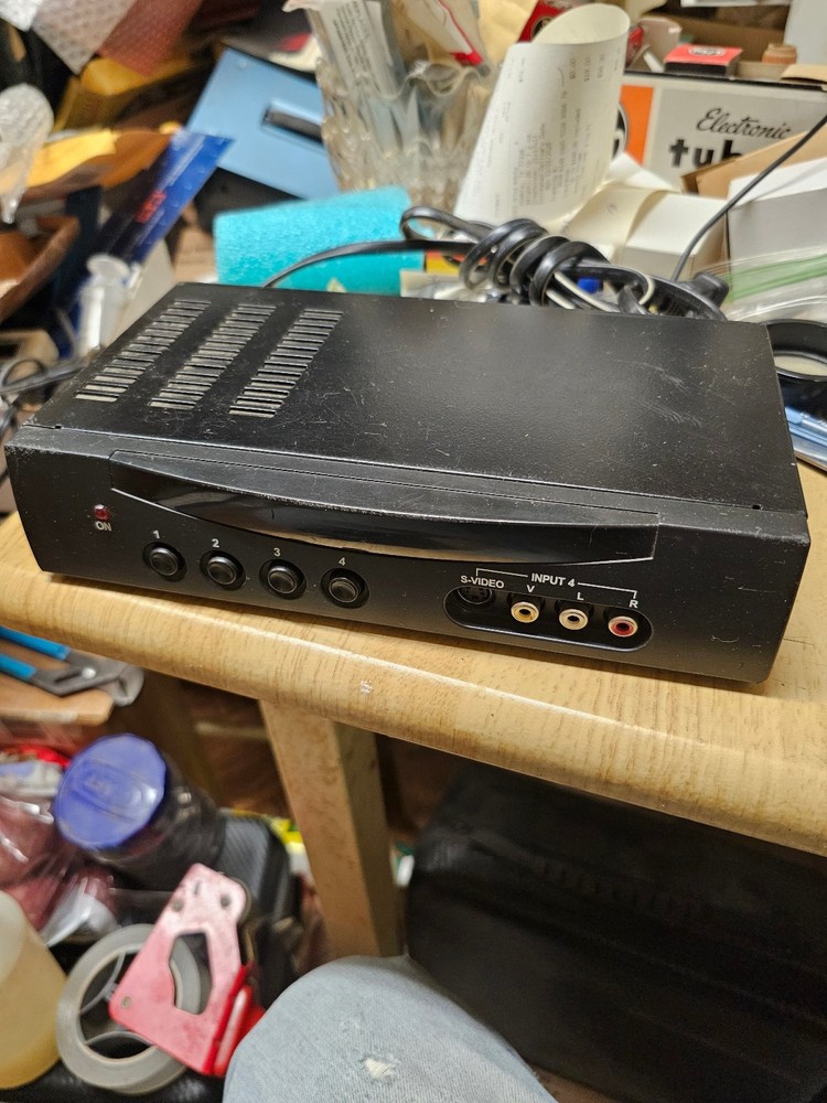 Philips Magnavox PM61151 Video Source Selector With RF Modulator