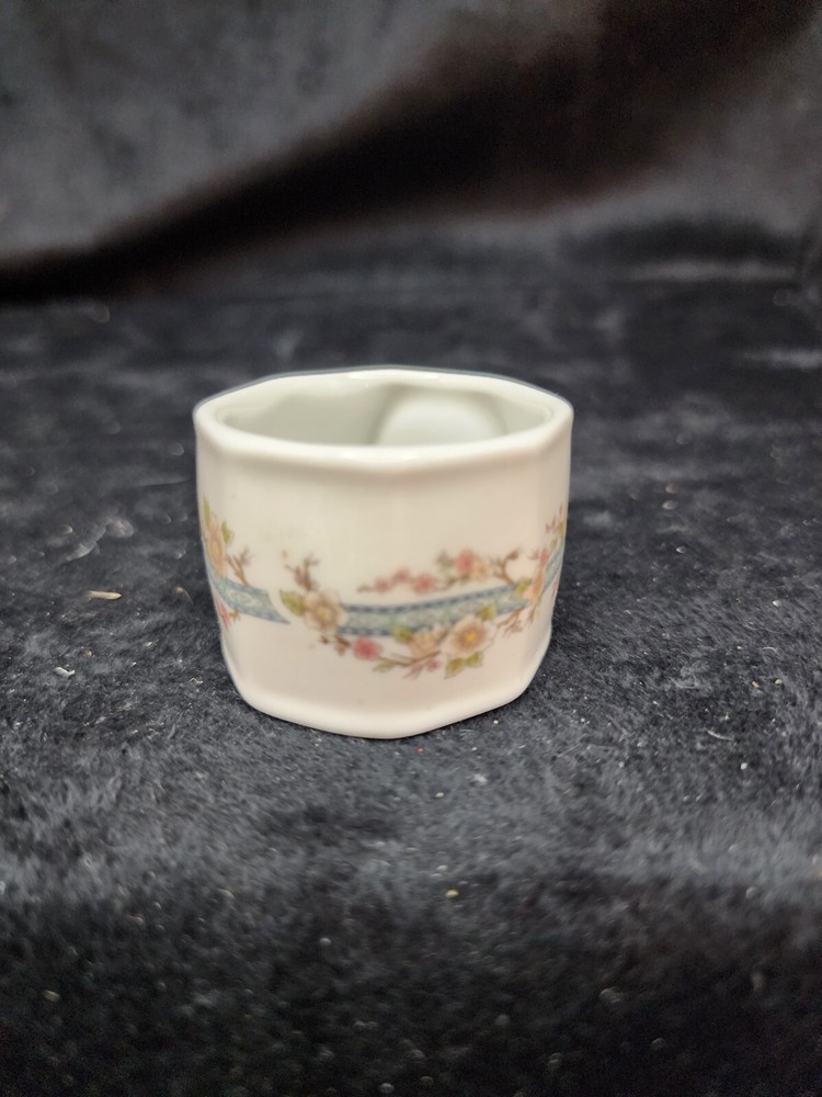 Coalport April Napkin Ring
