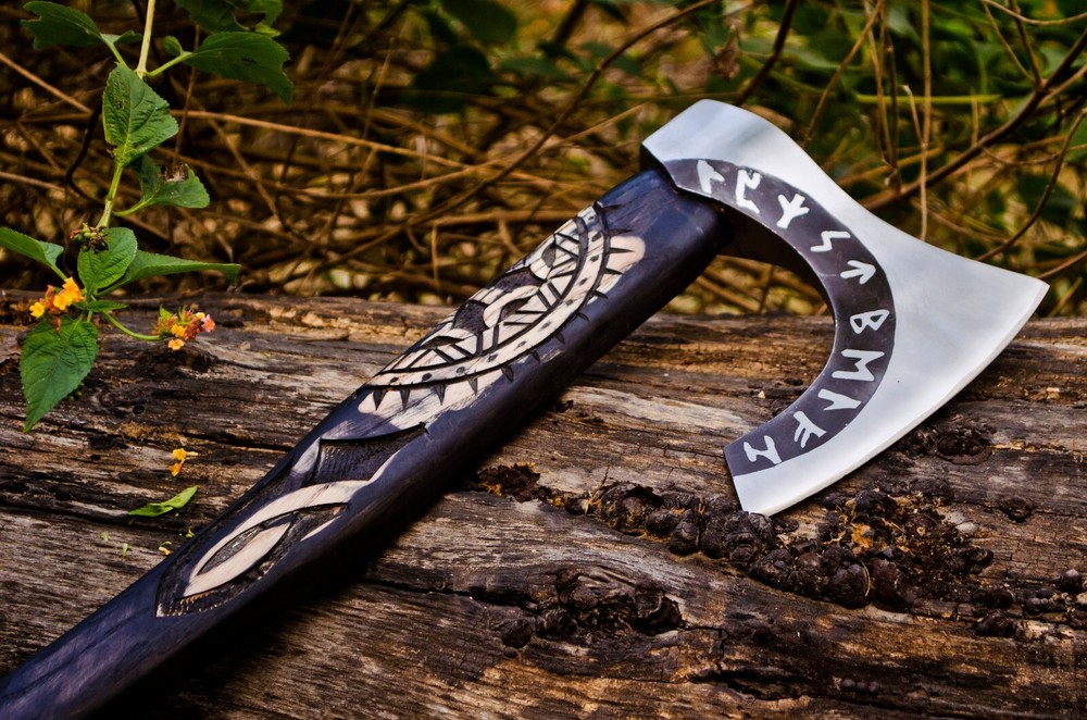 Unique Handmade Carbon Steel Viking Axe Tomahawk Axe Throwing Hatchet Axe.