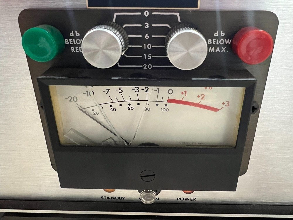 Crown Labratory amp M-600