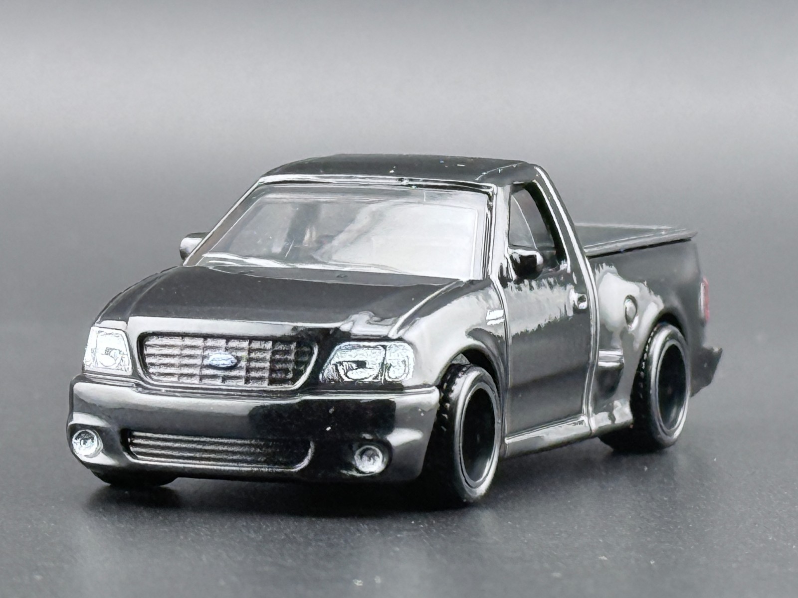 Hot Wheels 99 Ford F-150 Lightning Power Trip FPY86-961 R 1/64