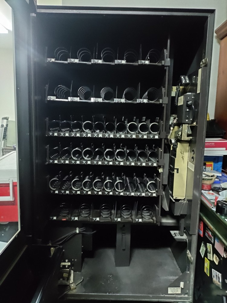 Rowe 4945S Vending Machine