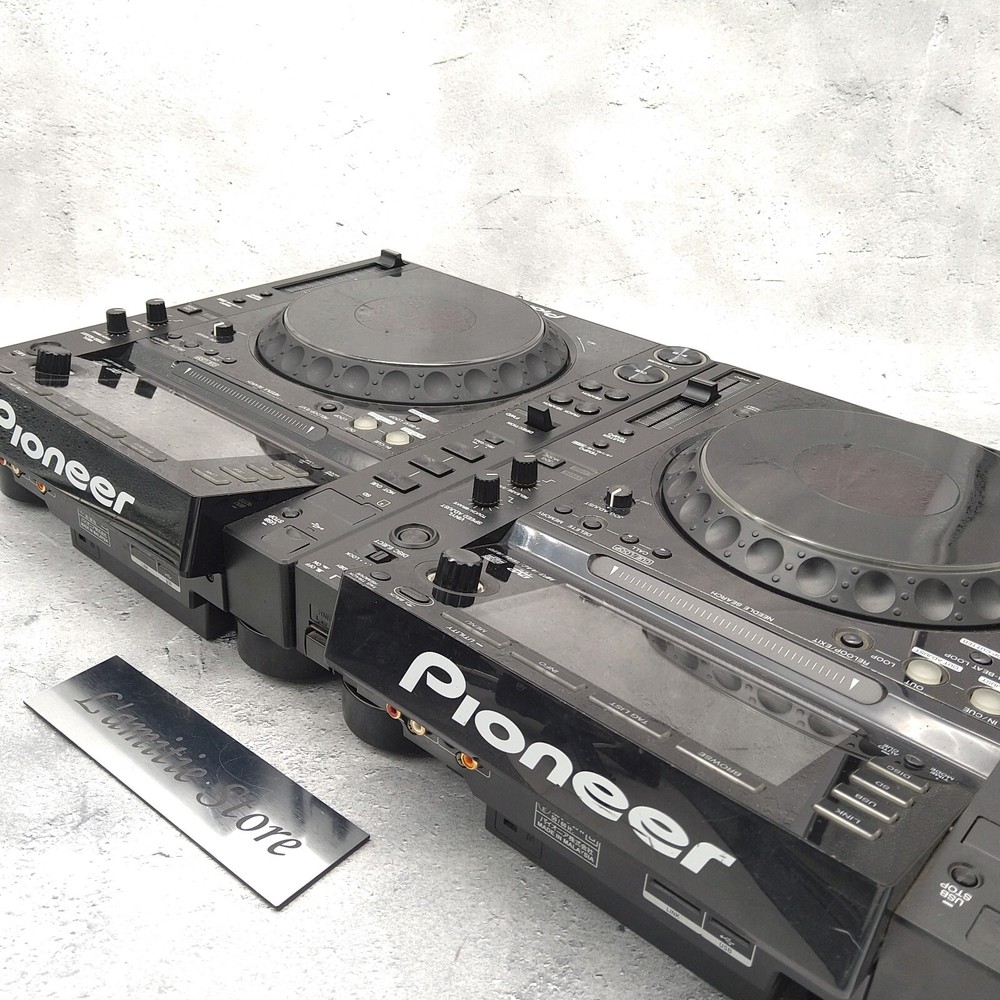 Pair 2x Pioneer CDJ-2000 Professional DJ Multi Player Digital Turntable CDJ2000