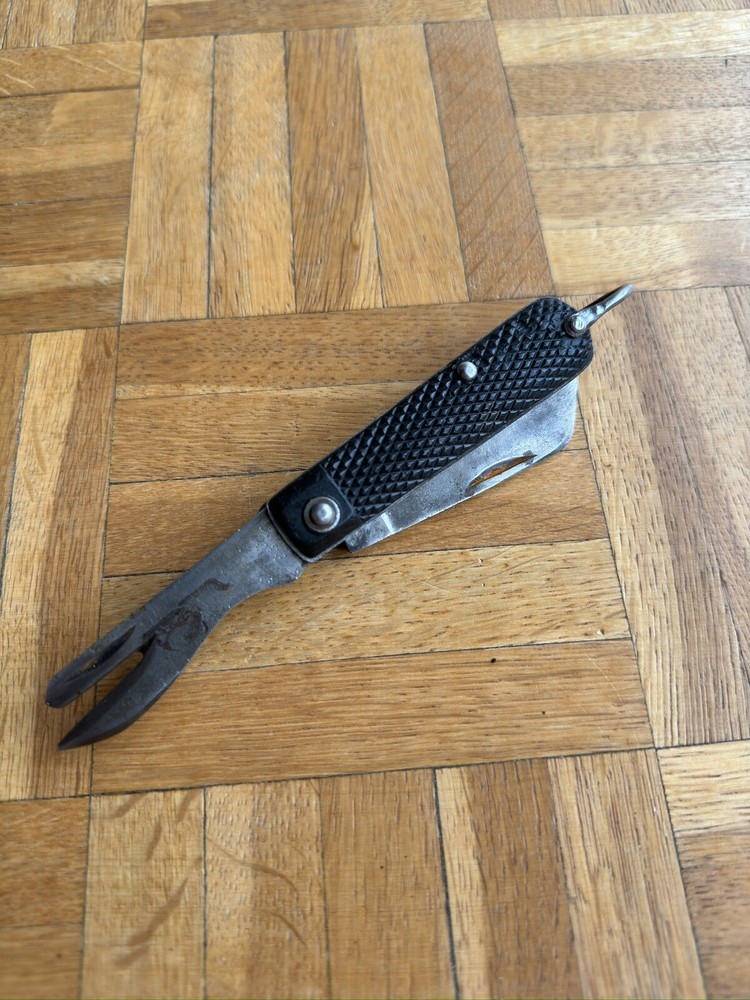 WW 2 British Canadian Clasp Knife With Belt Loop Issued