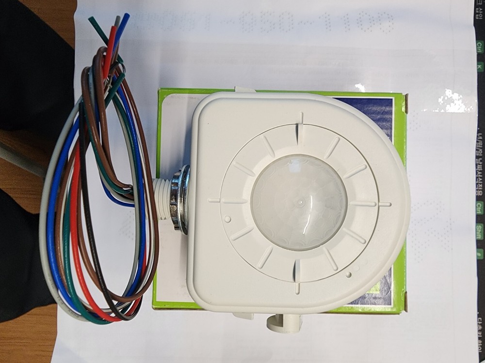 Leviton OSFHP-ILW PIR Sensor, Low Voltage 24VAC/VDC