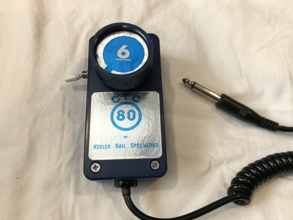 HO Train Control CTC 80 Command & Power Station w/ 5 Analog Throttles