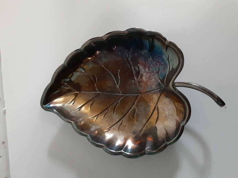 VINTAGE  MASTERPIECE SILVERPLATE LEAF DISH