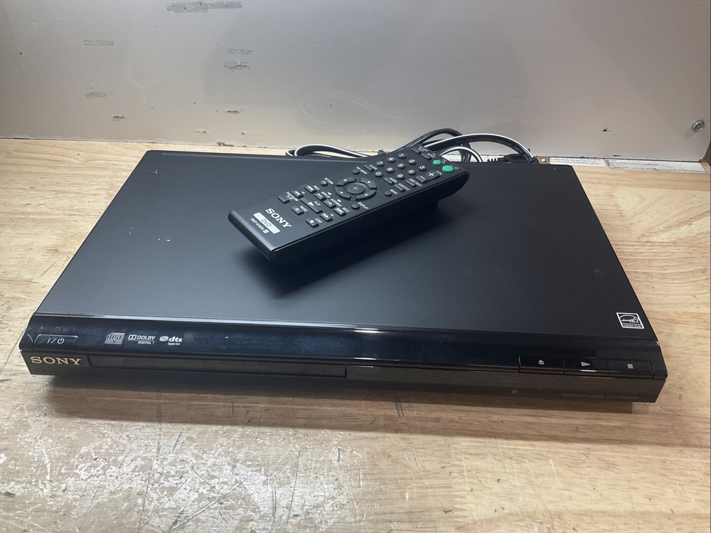 Sony DVP-SR200P DVD Player w/ Remote