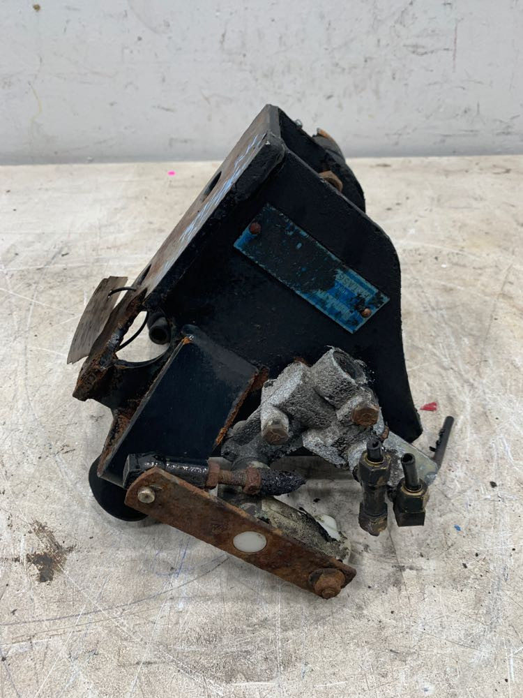 1998 Freightliner FLD Cab Mount (630-10667)