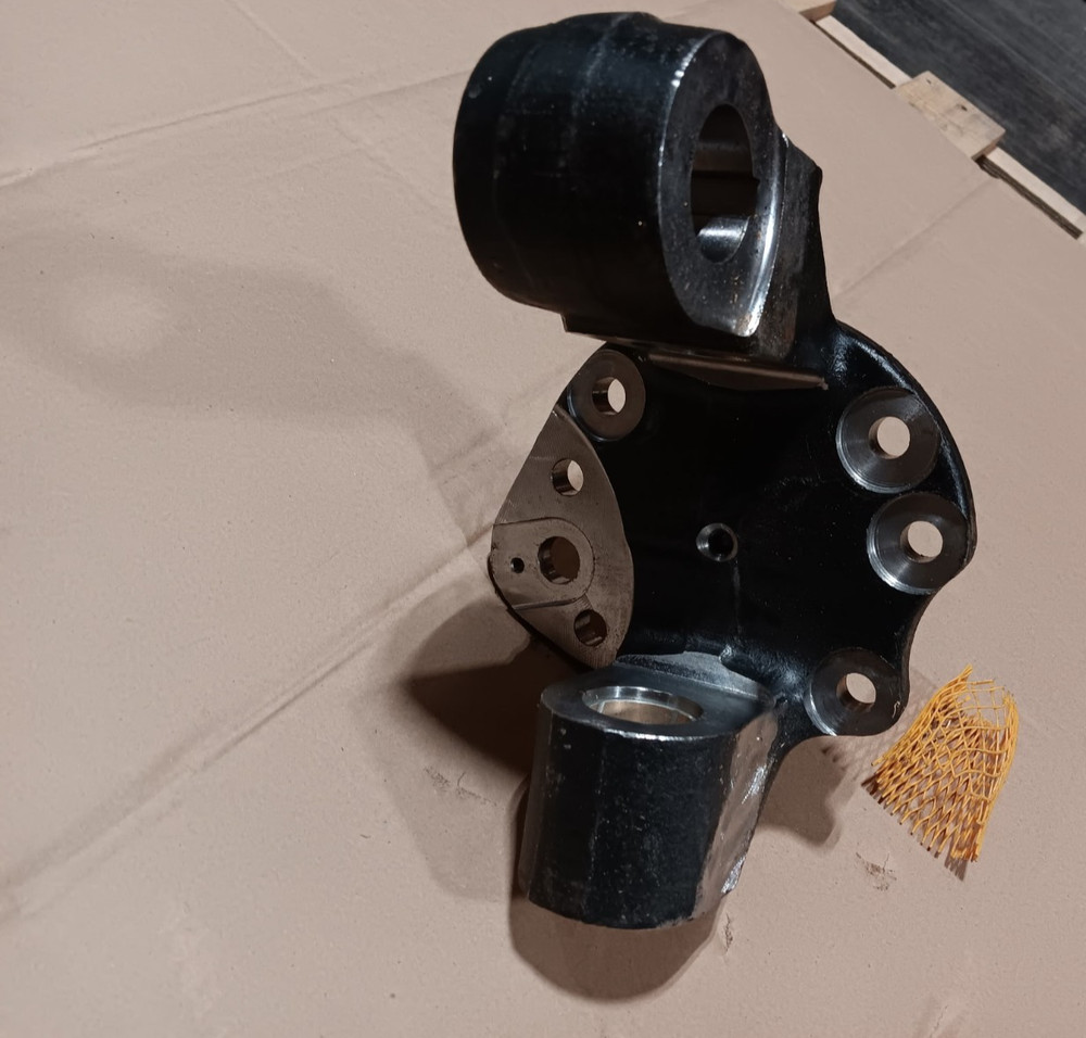 DU9Z3105B Ford Spindle New