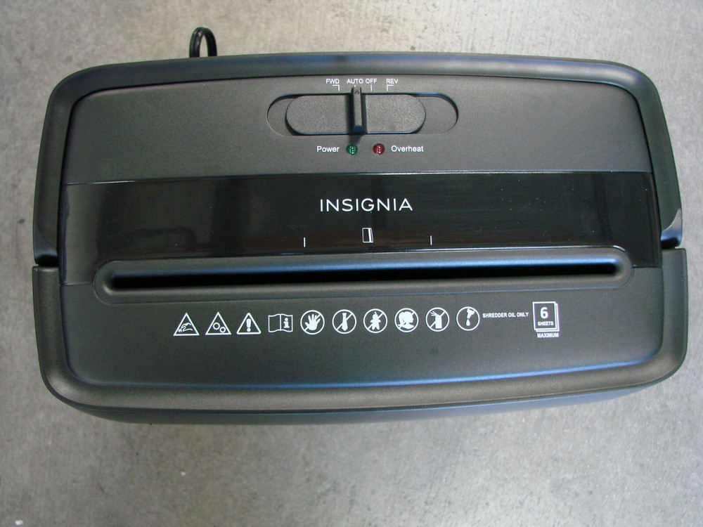Insignia- 6-Sheet Crosscut Shredder - Black