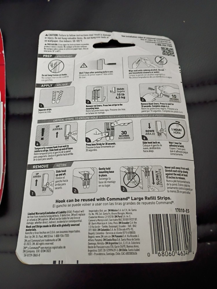 Command 10 lb XL Heavyweight Hook, 2 Wall Hooks and 8 Command Strips