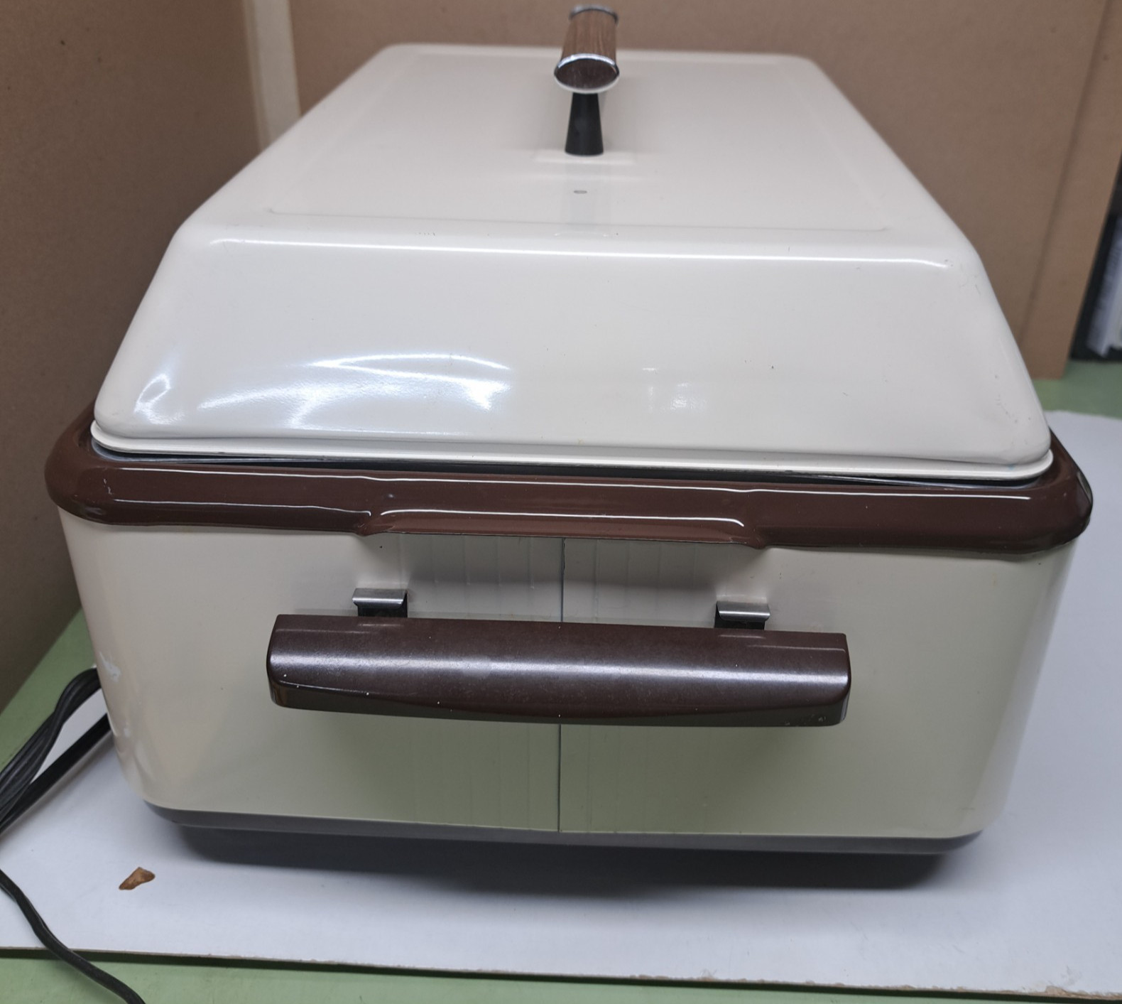 Vintage NESCO Natural Roaster Oven 12-Qt Mod4112 w/ 5-Piece Accessory Pyrex Rare