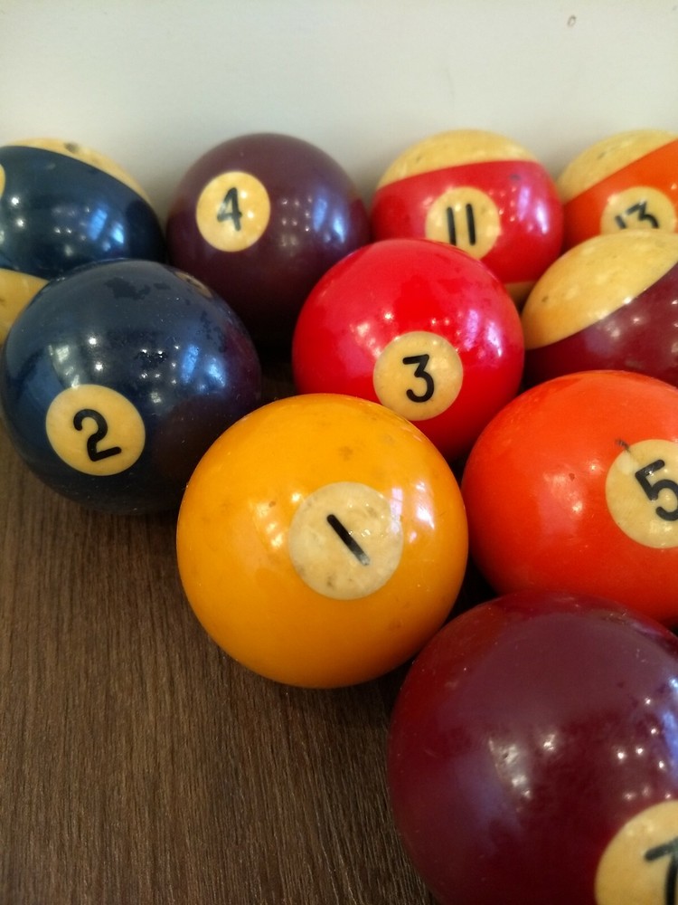 Vintage Pool Billiard Ball Set Bakelite Tested Includes Cue ball