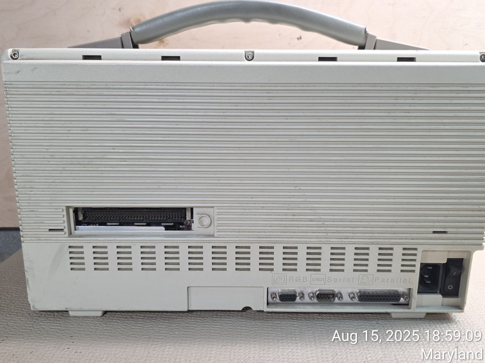 Vintage COMPAQ Portable III Computer Model: 2660 - Powers ON