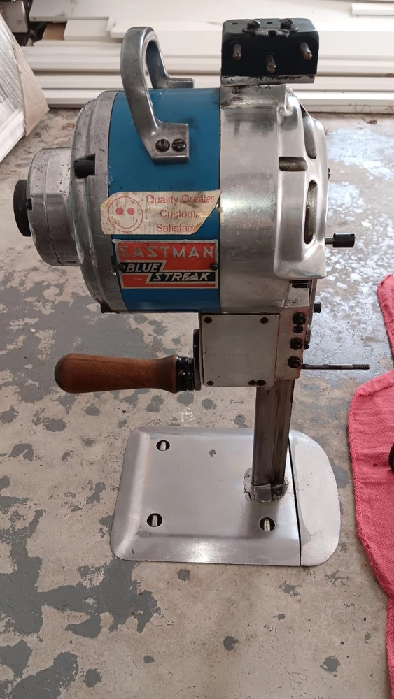 Eastman Machine Company Straight Knife Cutting Machine - (3 PHASE)