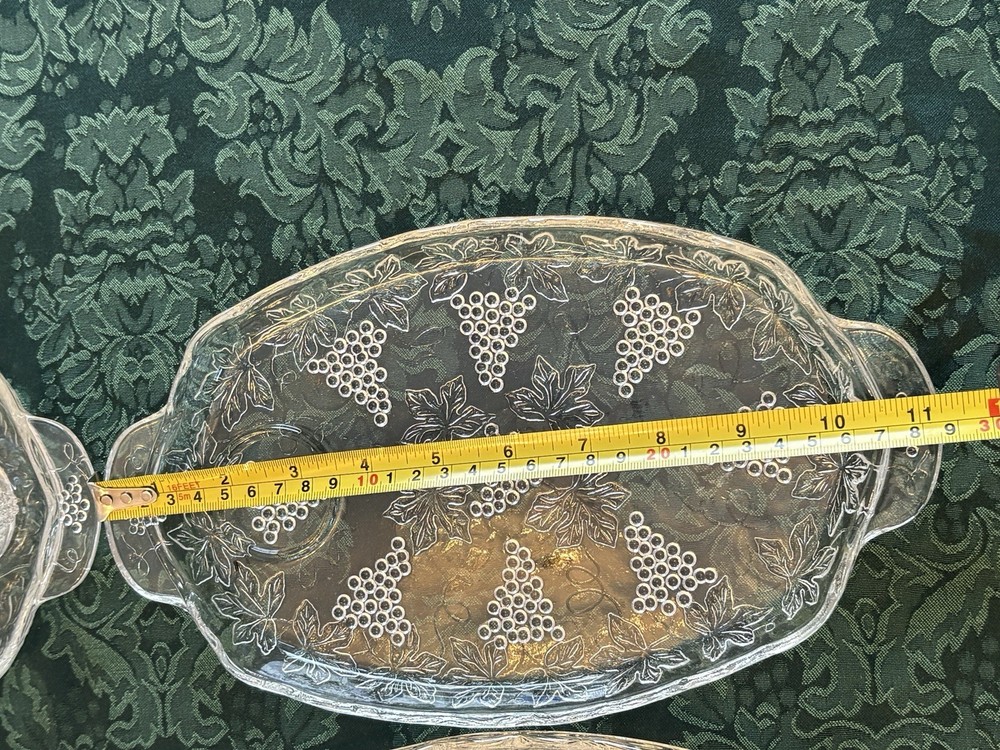 ANCHOR HOCKING 16 Piece Glass Snack Set GRAPE PATTERN Two Full Sets.