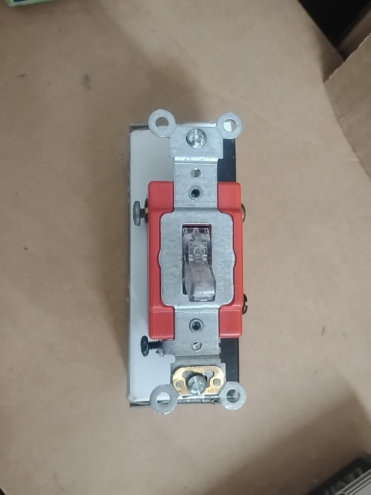 LEVITON 1221-PLC