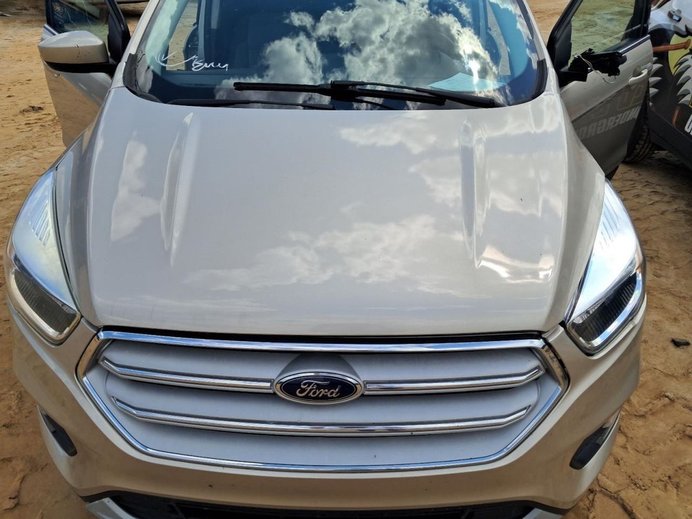 ESCAPE 2018 Glove Box 4753871