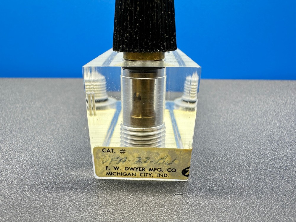 DWYER VISI-FLOAT VISIFLOAT FLOWMETER FLOW METER SERIES VFA VFA-77-BV WITH BOX