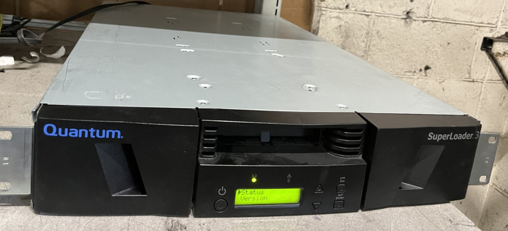 Quantum SuperLoader 3 Tape Autoloader MODEL L700