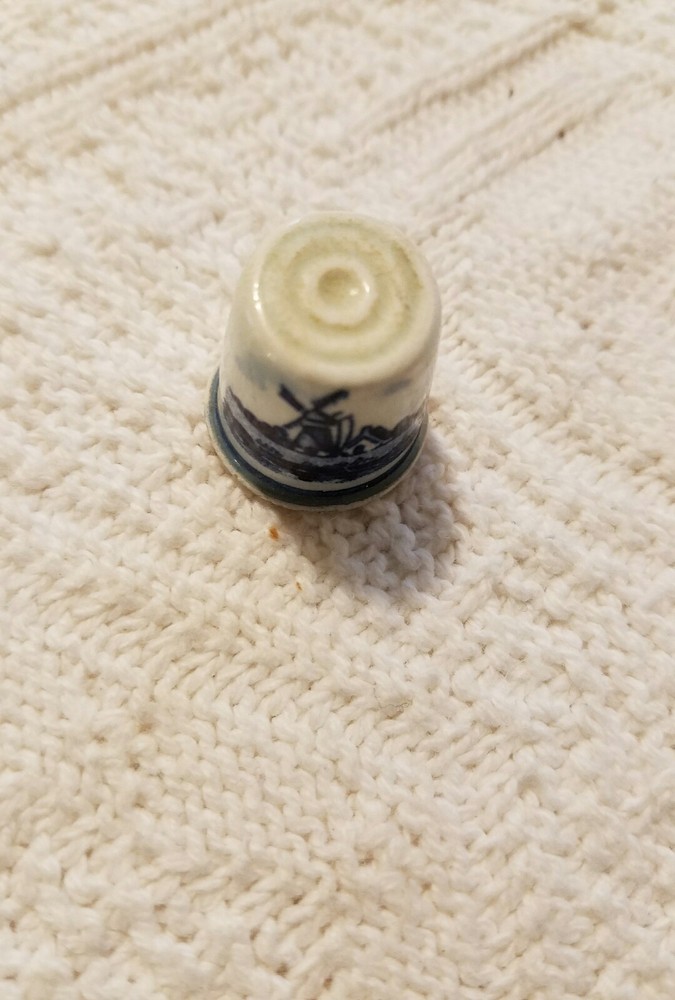 Holland porcelain thimble