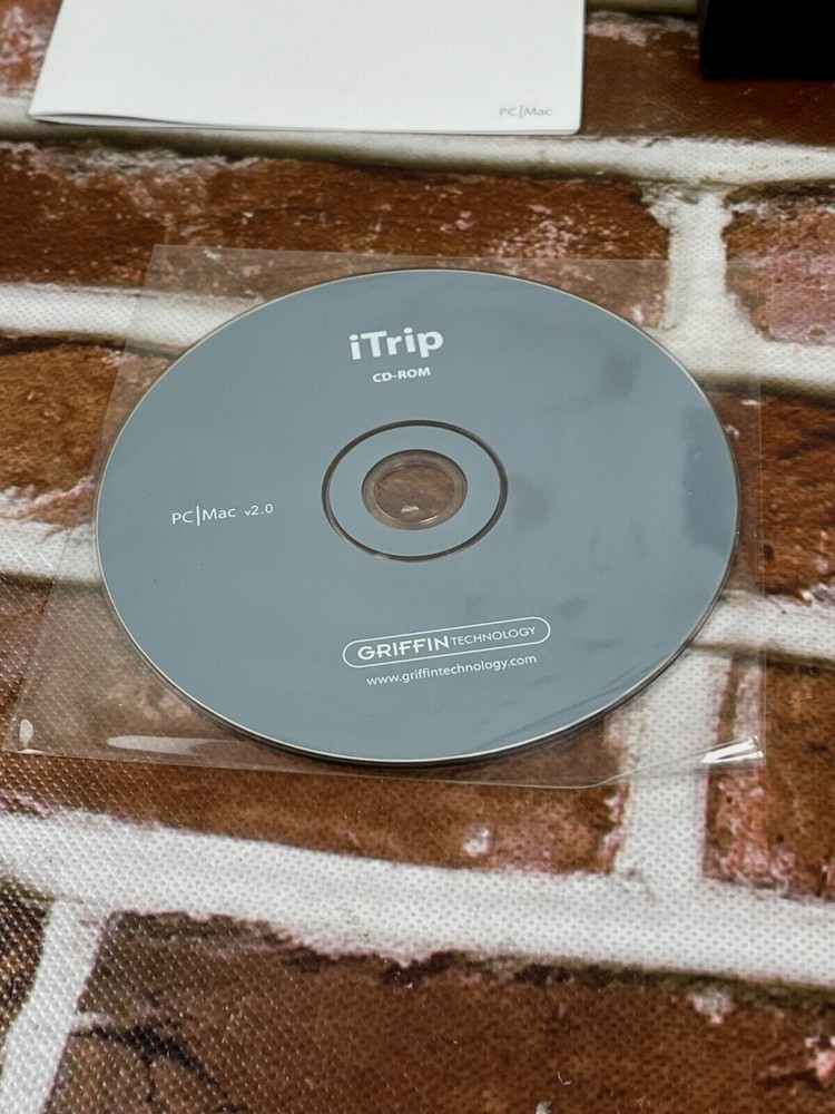 Griffin iTrip FM Transmitter for iPod Complete CD & Book -Used