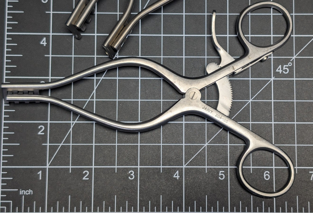 Jarit 204-155 Weitlaner Retractor 3 x 4 Teeth, Sharp, 6-3/8", Matte surgical