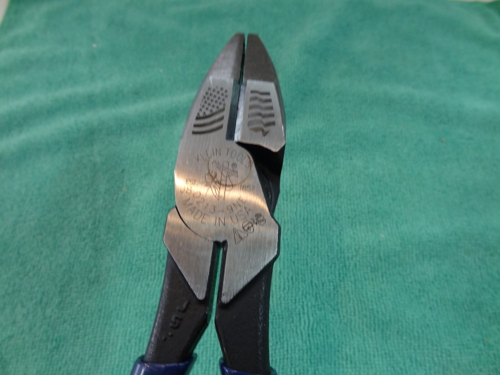 Klein Tools D213-9NE - Lineman's Pliers 9" High Leverage Side Cutting Pliers