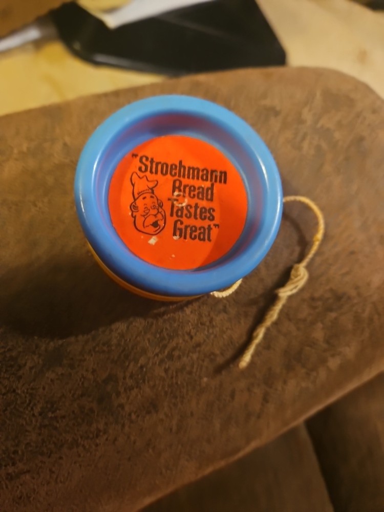 Vintage Stroehmann Bread Yoyo Blue Yellow