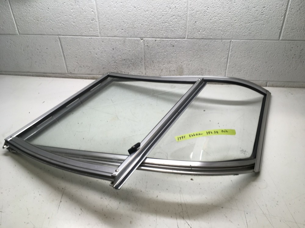 Z7 1995 Ebbtide 192 SE Boat Windshield Port Left Passenger