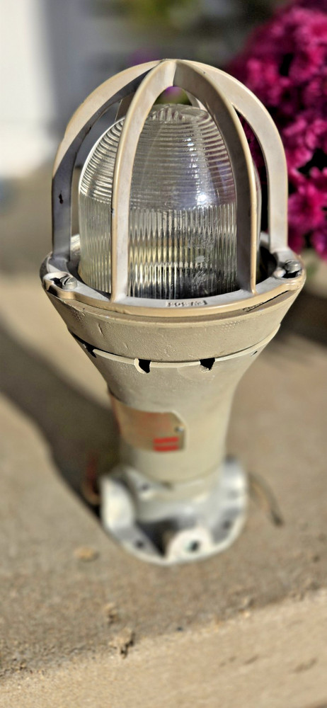 CROUSE-HINDS EXPLOSION-PROOF LIGHTING FIXTURE EVCX215 model M6