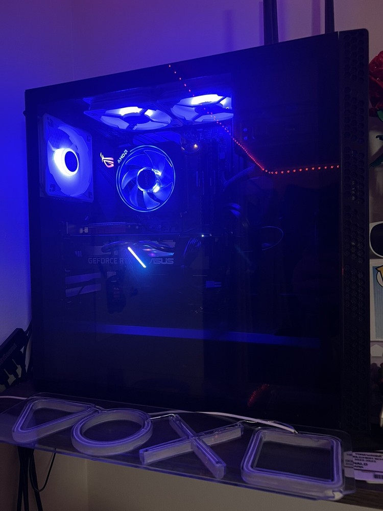 Black custom built gaming pc.