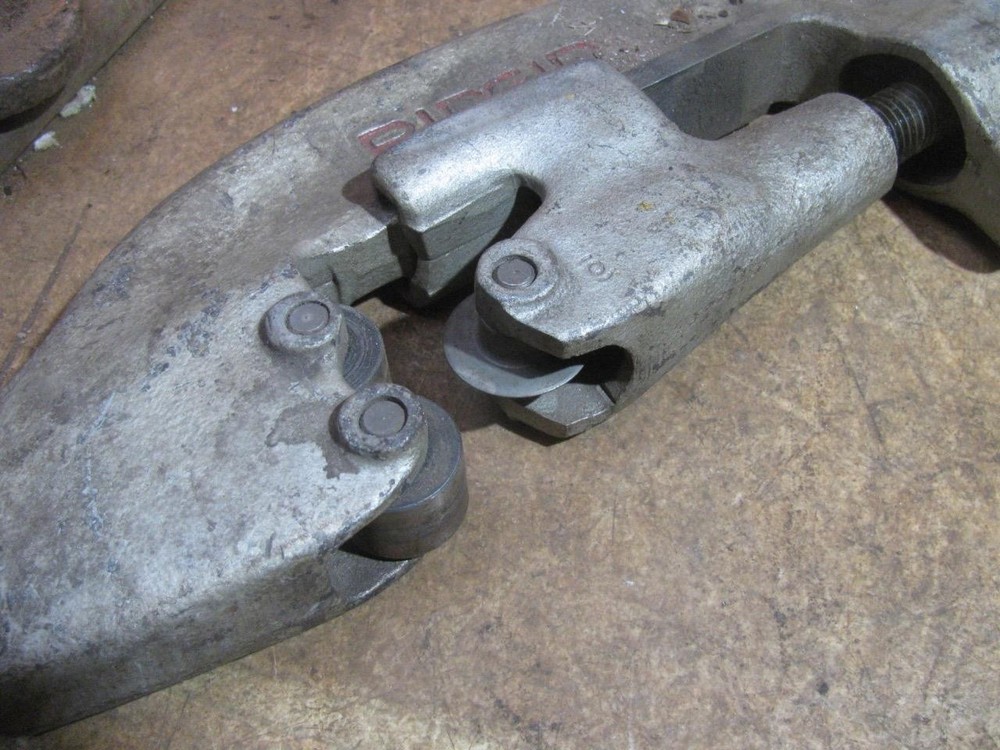 Ridgid 820 Pipe Cutter for 535 Pipe Threader 42390